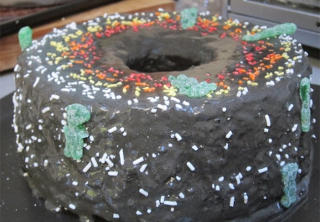 Cake shaped like black hole